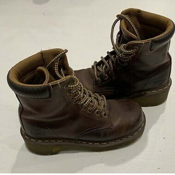 Dr. Martens Jessica 8-eye Boots - Picture 4 of 8